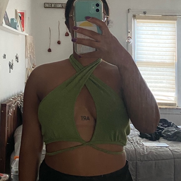 Green halter top from cider. - Picture 4 of 4